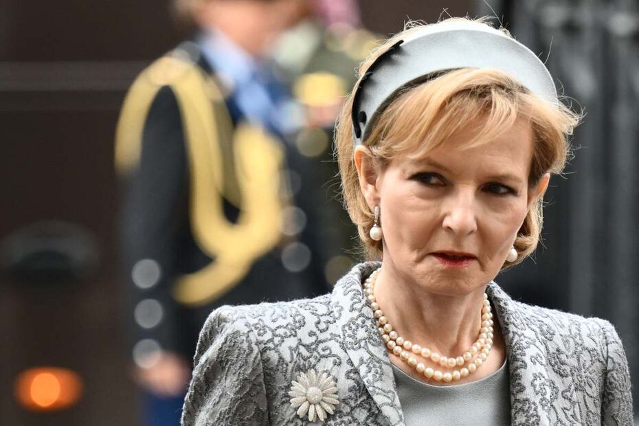 La reina Isabel II es captada con lágrimas en la misa en memoria del príncipe Felipe