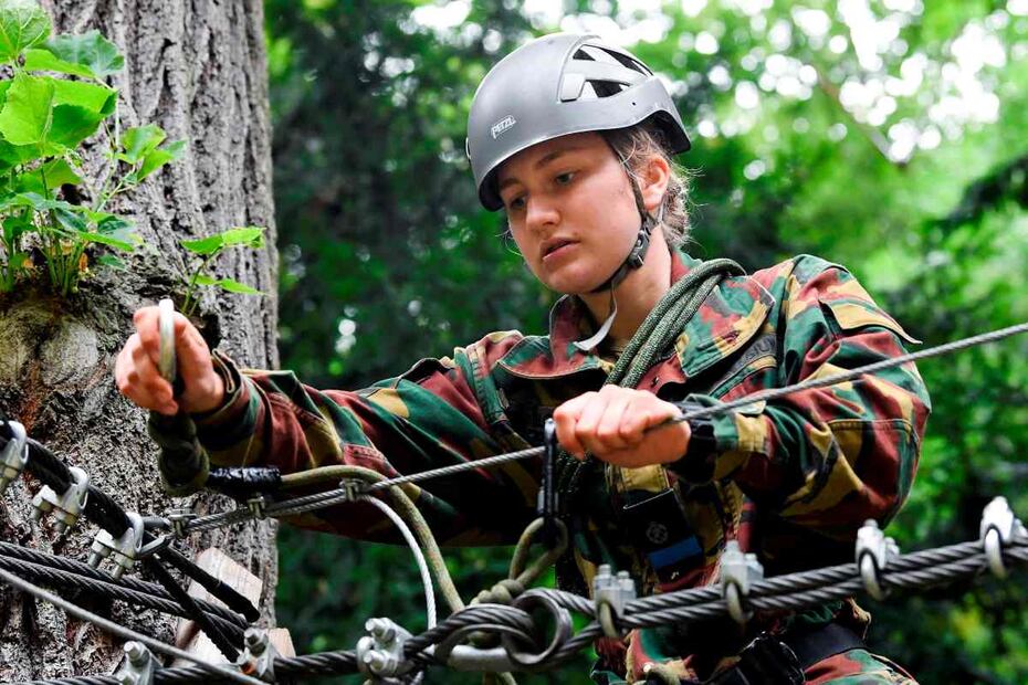 La princesa Elisabeth de Bélgica termina su formación militar ¡mira sus mejores fotos!