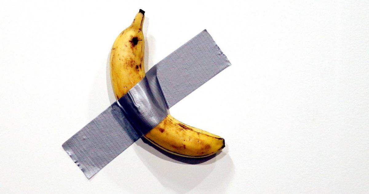 Un plátano pegado a la pared, del artista Maurizio Cattelan, es vendido en 120 mil dólares