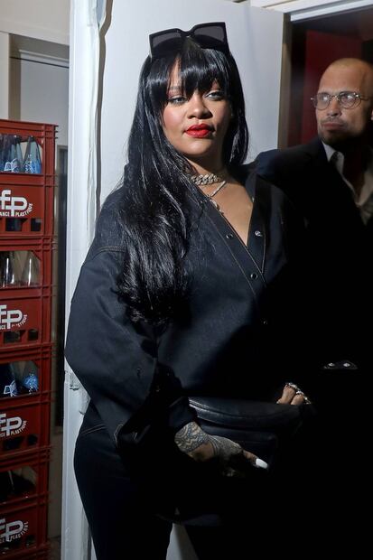 VIDEO: Anna Wintour cuestiona a Rihanna sobre su posible embarazo