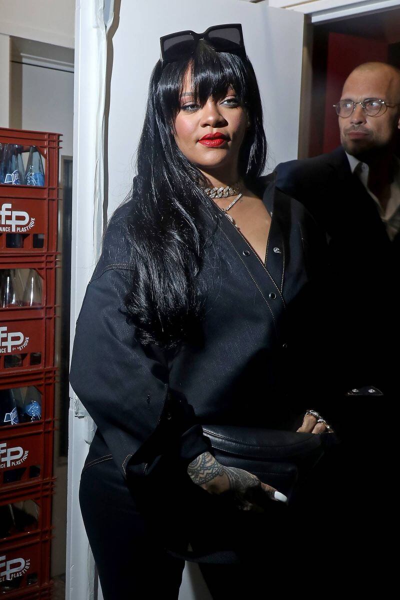 VIDEO: Anna Wintour cuestiona a Rihanna sobre su posible embarazo