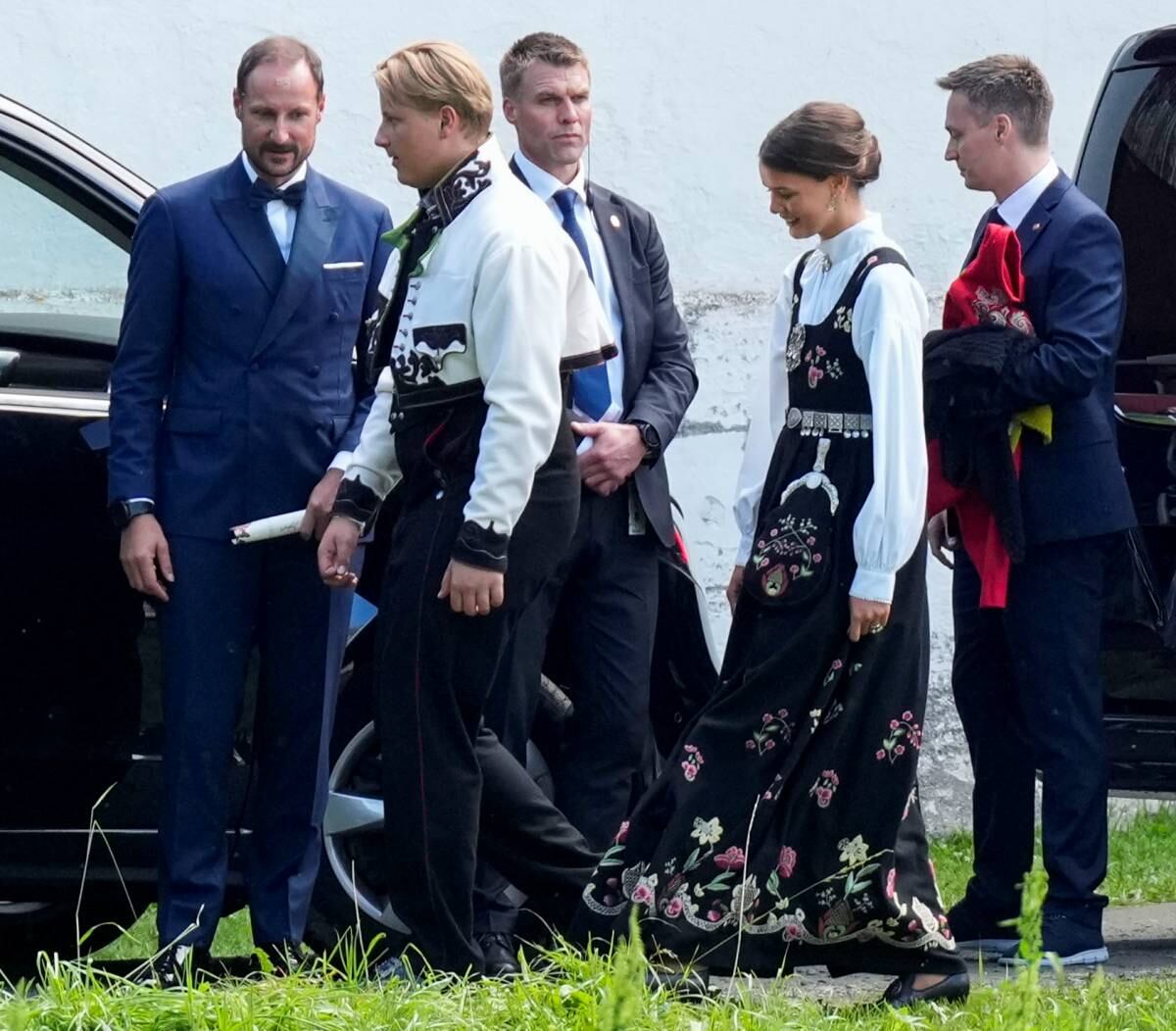 El príncipe Sverre Magnus de Noruega y su novia Amalie Giæver Macleod. (Foto: EFE)