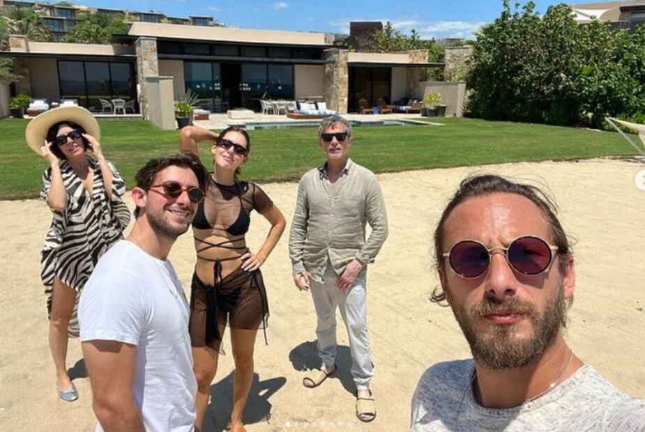 Instagram: @szuritaoficial