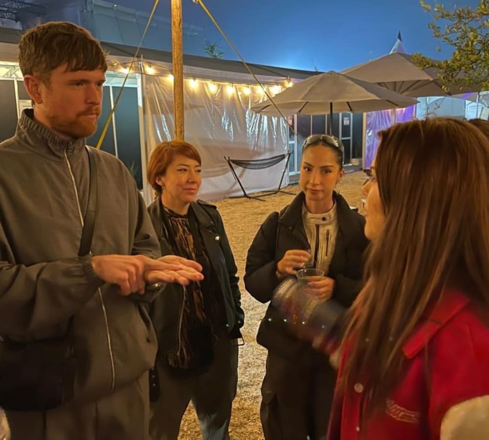 Bu Cuarón conoció a James Blake en el Festival Ceremonia 2024 / Instagram