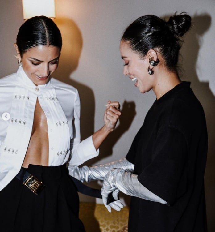 Aislinn Derbez en la Semana de la Moda de Milán con su stylist Jessica Marmolejo / Instagram: @aislinnderbez