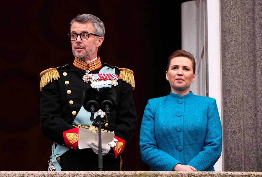 El rey Federico X de Dinamarca junto a la primera minista Mette Frederiksen / EFE