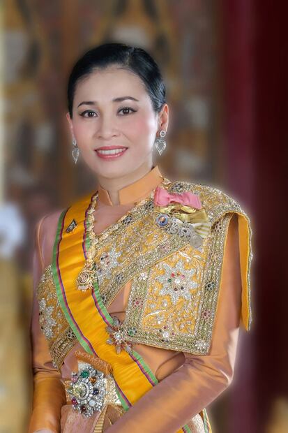 ¿Recuerdas la polémica boda del rey de Tailandia? La casa real lanzó imágenes oficiales de la reina Suthida