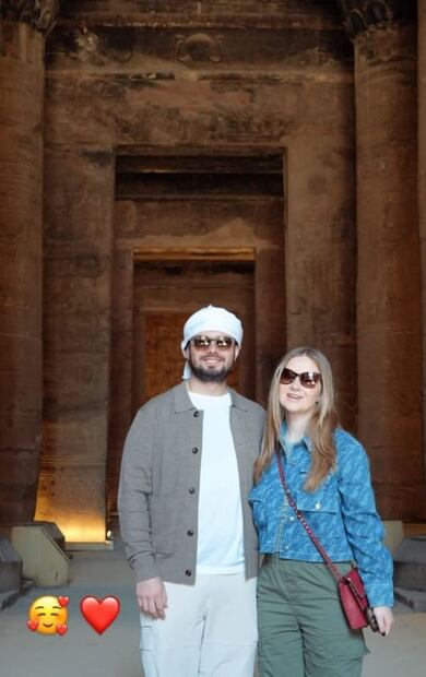 Alejandro Peña con su novia Marian Ralph en Egipto / Foto: Instagram