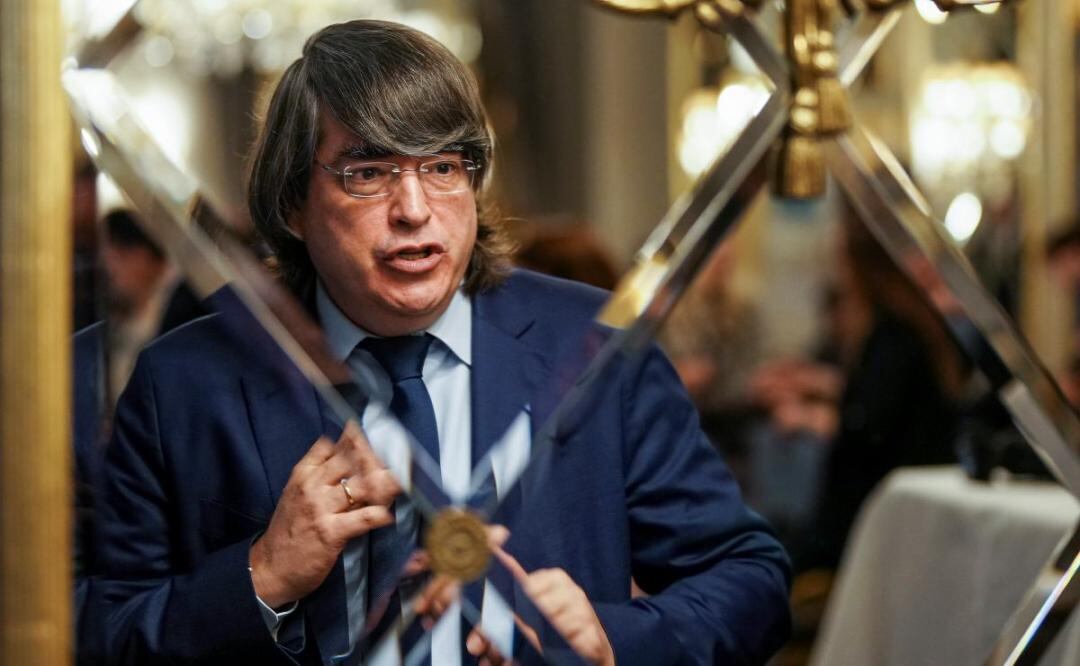 Bayly tiene mucho que decir sobre Isabel Preysler y Vargas Llosa: "tiene un temperamento volcánico"