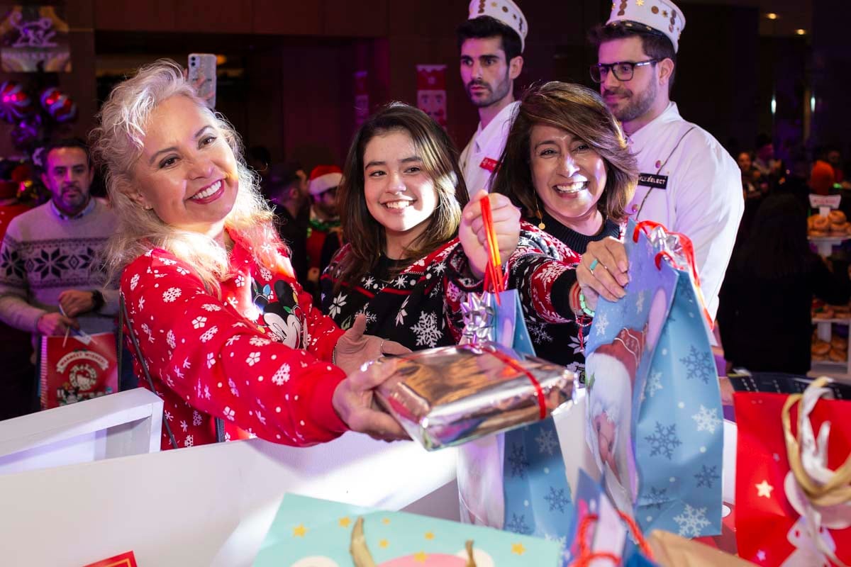 Carla Estrada con Ivanna y Lili Benítez. (Foto: Esteban Torreblanca)