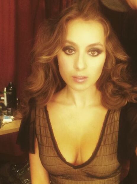 Lily Atkinson, la sensual hija de Mr. Bean 