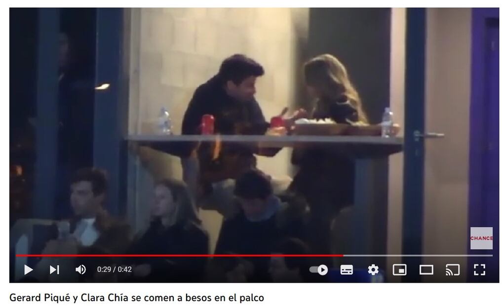 Captan a Gerard Piqué y Clara Chía enojados, besándose y hasta exprimiéndose un grano