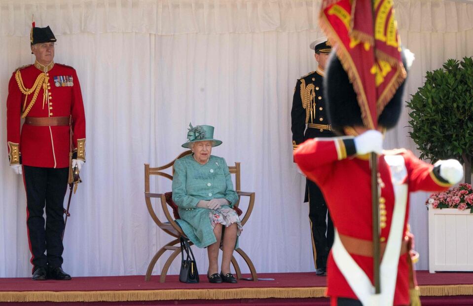 El triste semblante de la reina Isabel II en este cumpleaños 