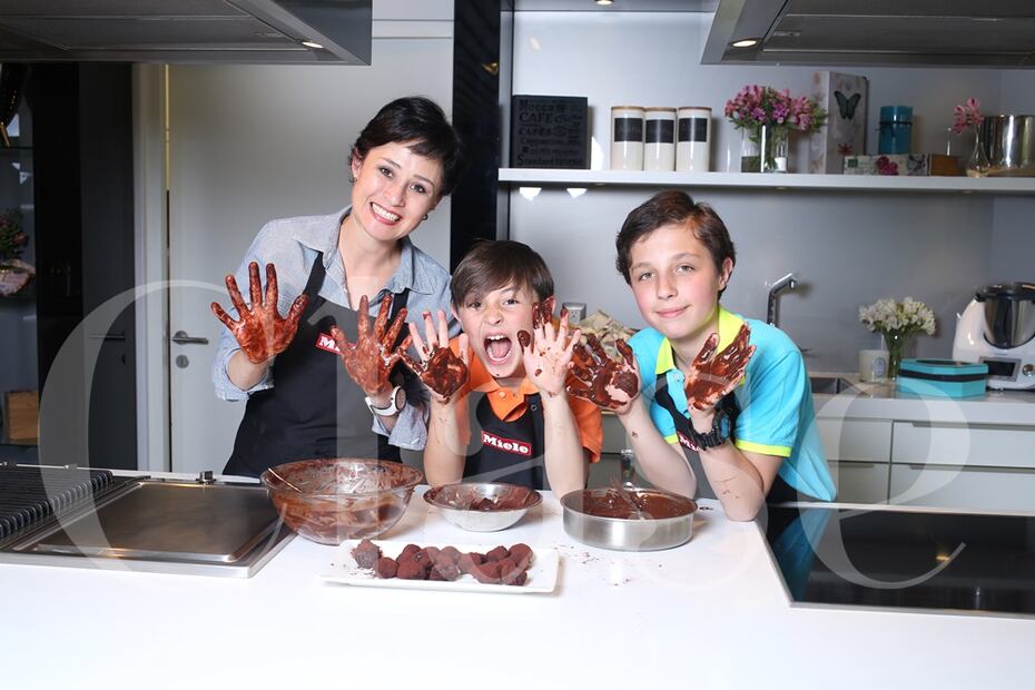 Zahie Téllez y Alexandra Rendón cocinan con sus hijos