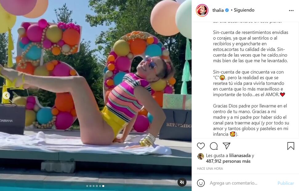 Thalía cumple 50 años y lo celebra con atractivas fotos llenas de color