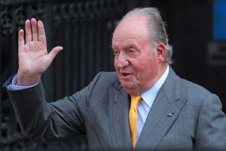 El rey Juan Carlos de España abandona su país tras escándalos