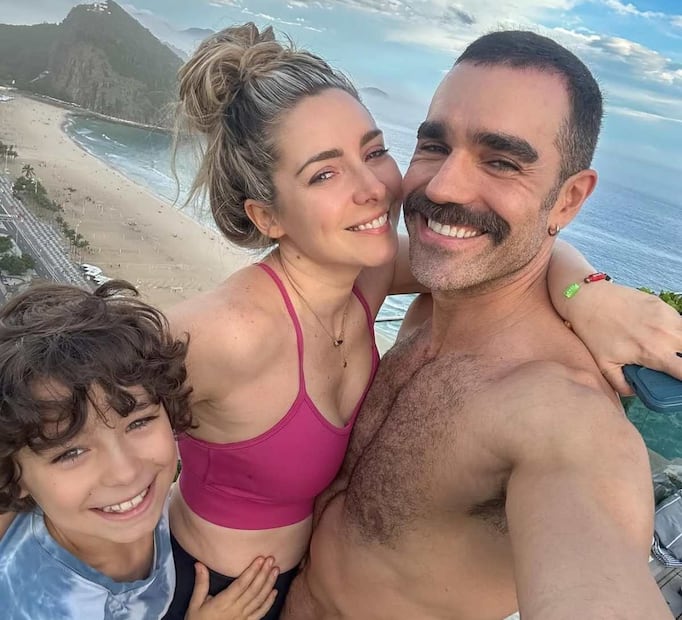 Ariadne Díaz y Marcus Ornellas junto a su hijo Diego / Foto: Instagram @ariadne