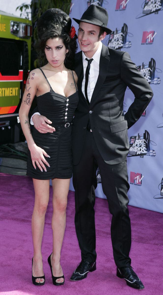 Millie Bobby Brown, de Stranger Things, canta en memoria de Amy Winehouse