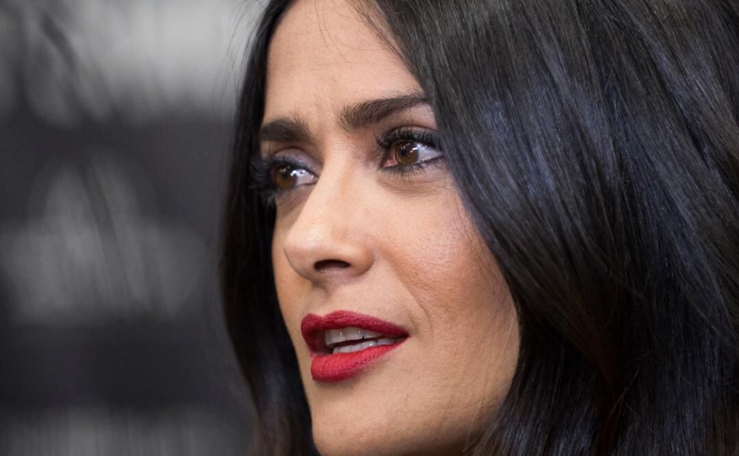 Salma Hayek se luce en bikini acompañada de su esposo François-Henri Pinault