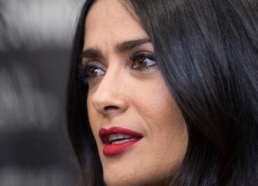 Salma Hayek se luce en bikini acompañada de su esposo François-Henri Pinault