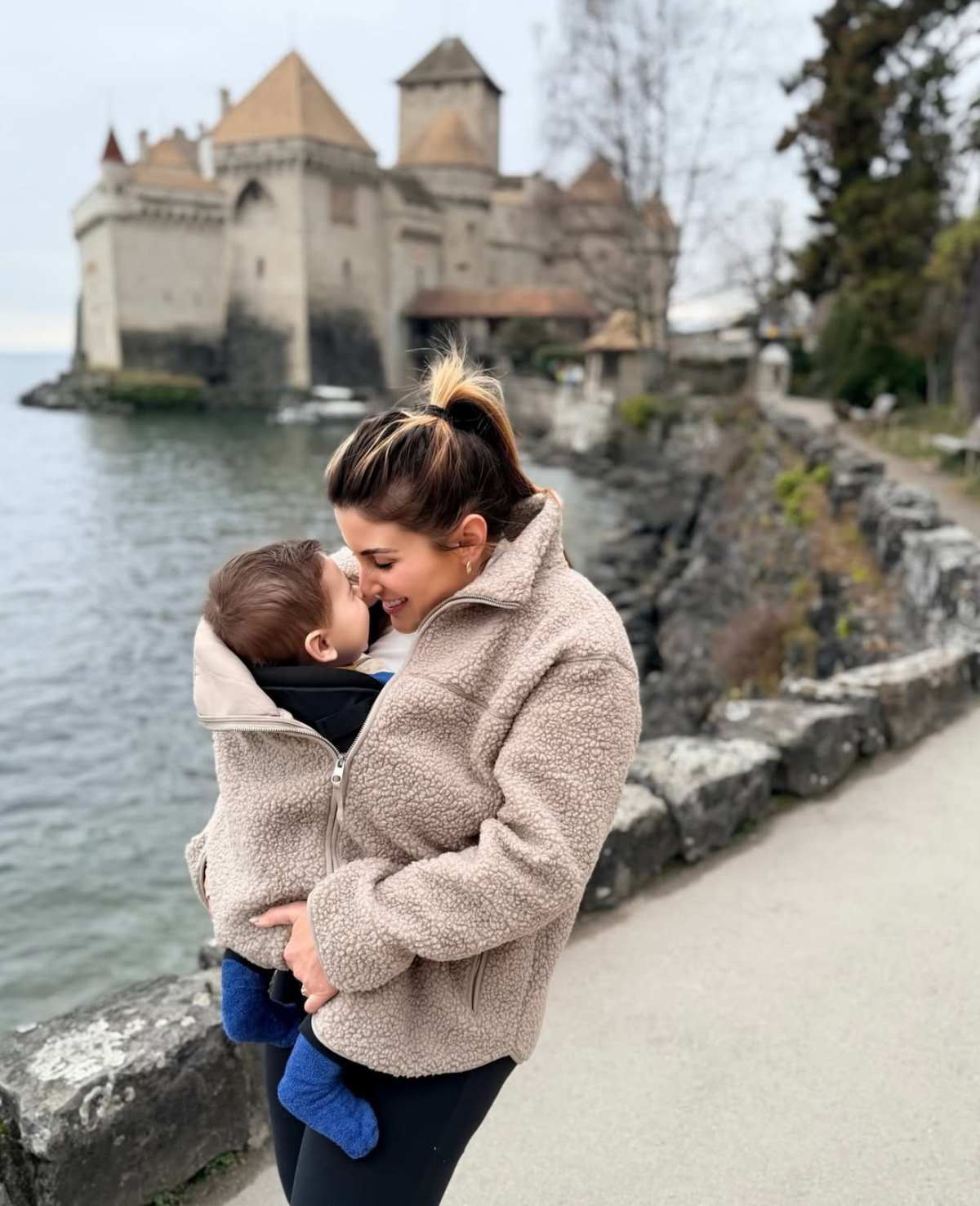 Sofía Rivera Torres junto su bebé Ferrán / Foto: Instagram @sofiariveratorres