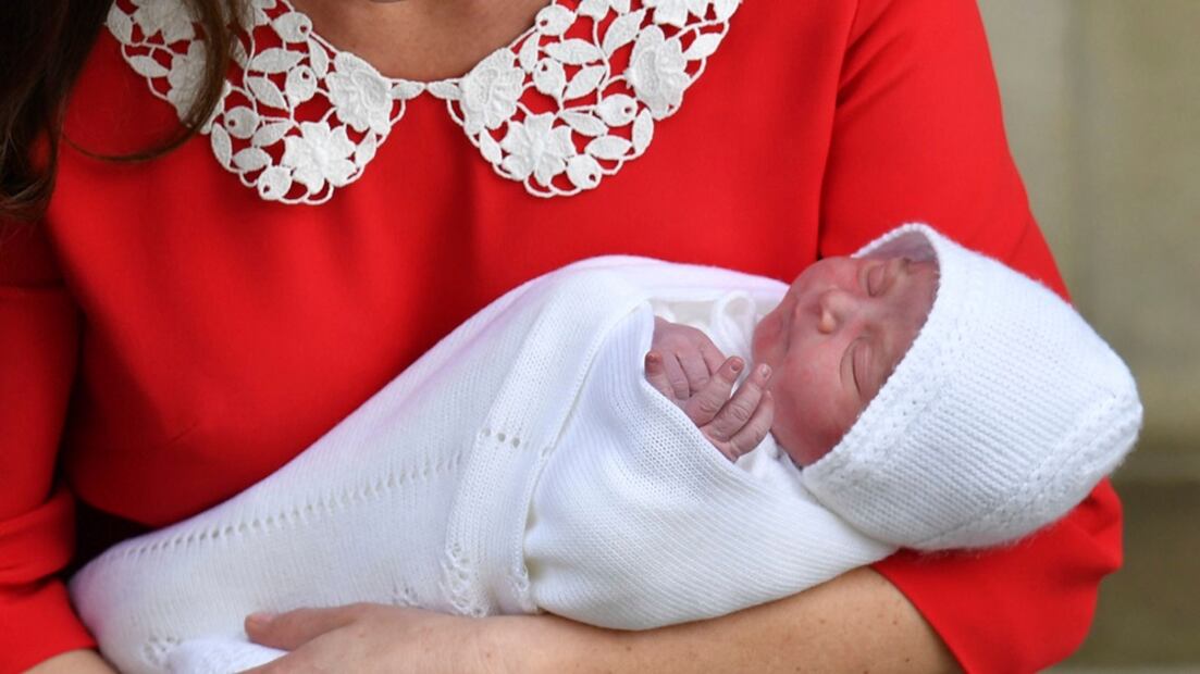 FOTOS: Presentan al tercer hijo de Kate Middleton y el príncipe William 