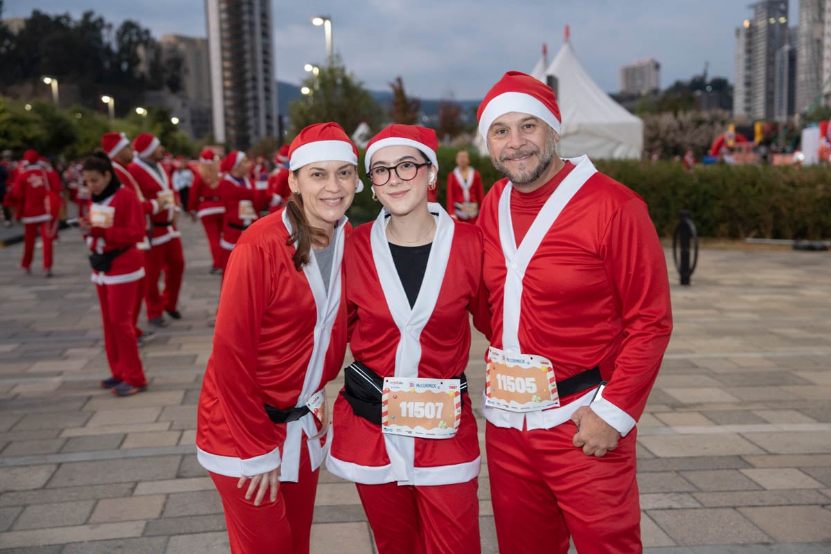 Gabriela Chávez con Viviana y Jaime Deveraux. (Foto: Héctor Arjona)