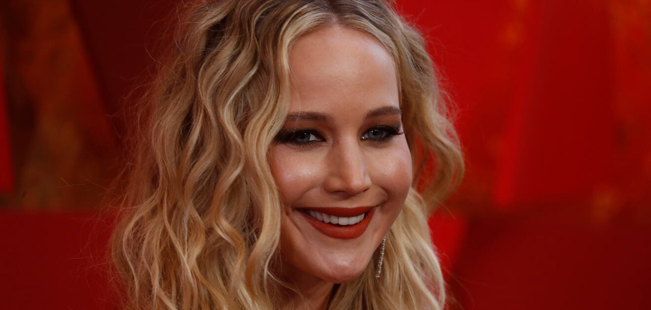 <p>Parece que nadie se divirtió más que Jennifer Lawrence en los Oscar. <strong>(Fotos: Archivo El Universal)</strong></p>