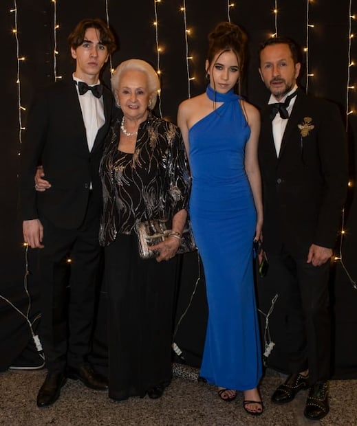 Axel Madrazo, Gaby Hassey, Anyk Madrazo y Óscar Madrazo en la graduación del Colegio Americano / Foto: Esteban Torreblanca