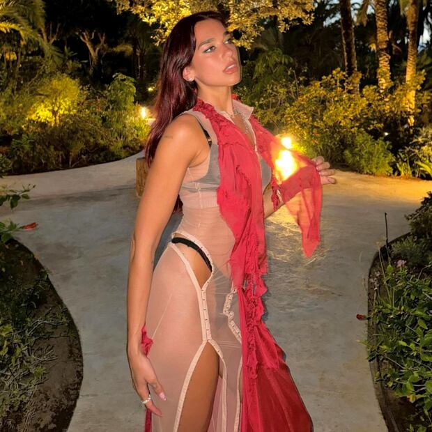Dua Lipa celebra su cumpleaños con arriesgado vestido de transparencias / Foto: Instagram