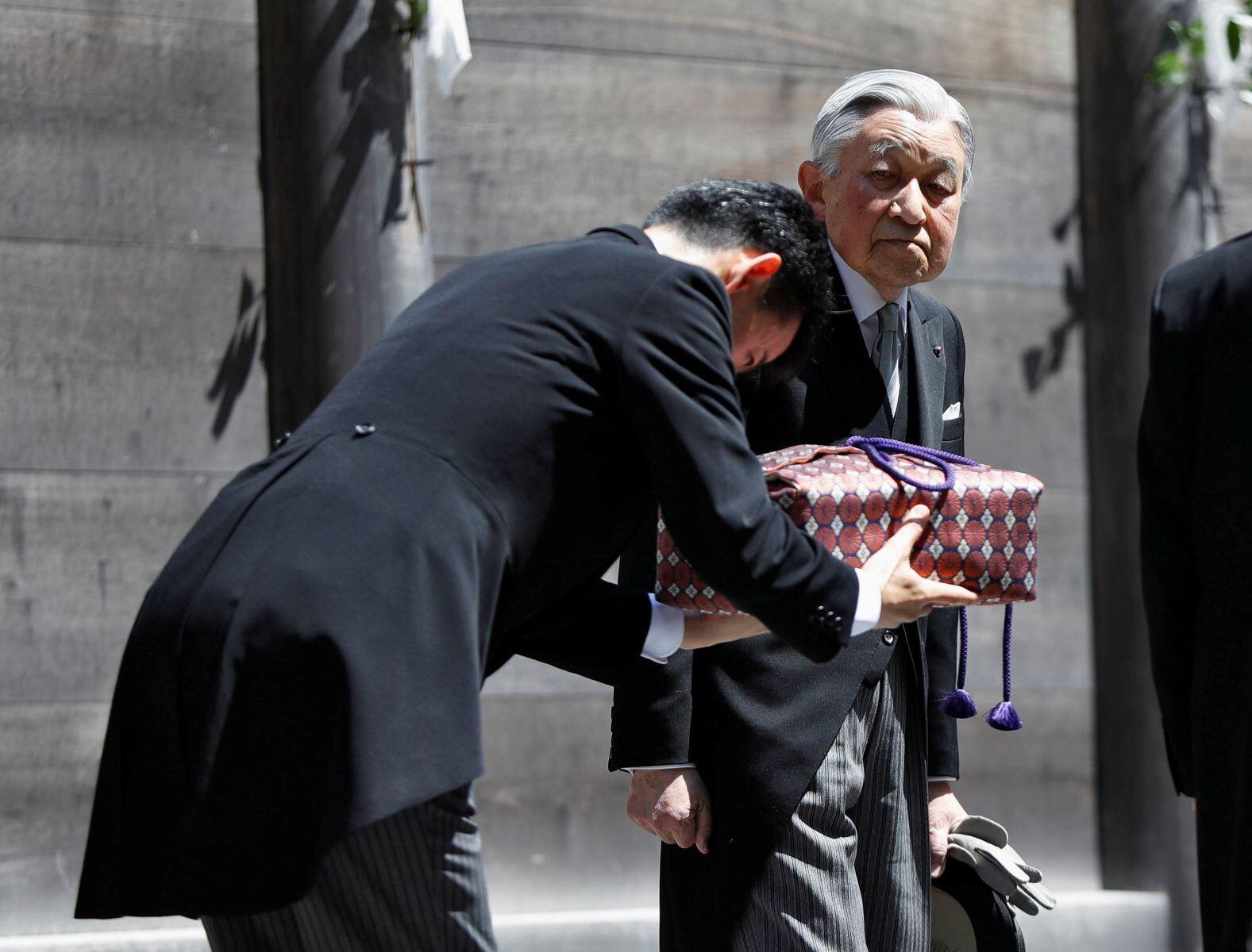 A 12 días de dejar el trono, el emperador Akihito asiste a su último ritual sagrado