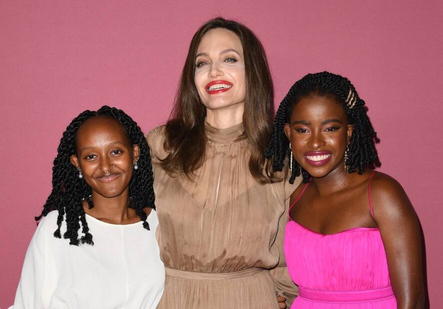 Angelina Jolie y su hija Zahara cautivan en "Power of Women" con dos estilos únicos