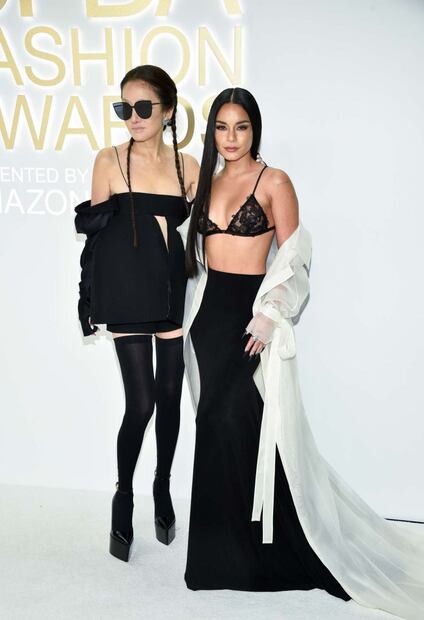 Cher, de 76 años, y Vera Wang, de 73, arrasan con su sensualidad en los CFDA Awards