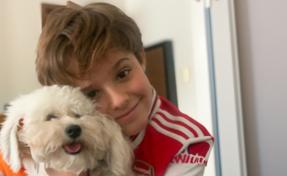 Iker García nos presume a su perrita Luna, su fiel compañera