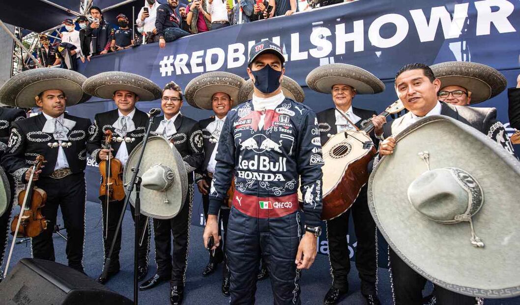 Así es el traje de mariachi que usará "Checo" Pérez en el Gran Premio de México
