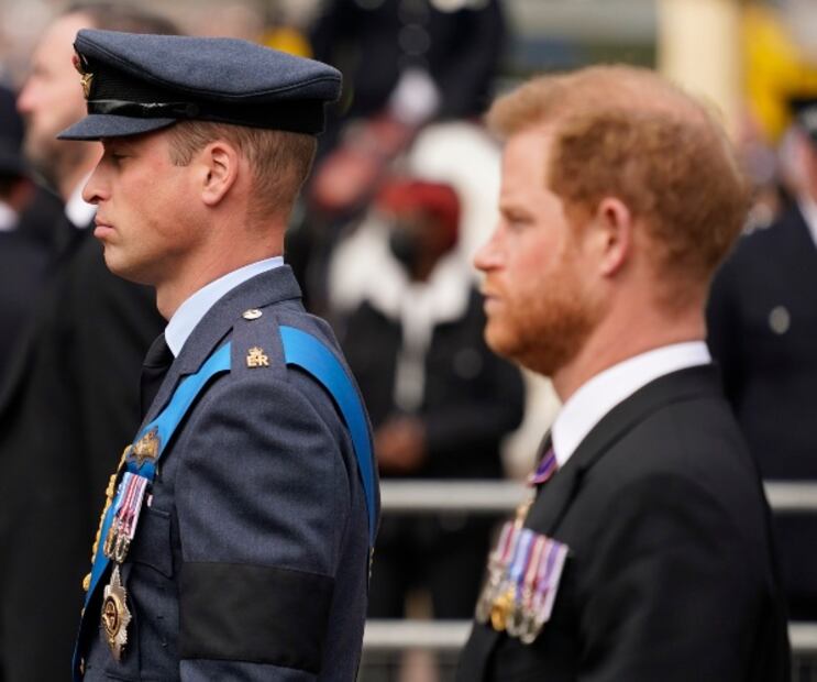 El príncipe William, salpicado por Harry en un escándalo de soborno