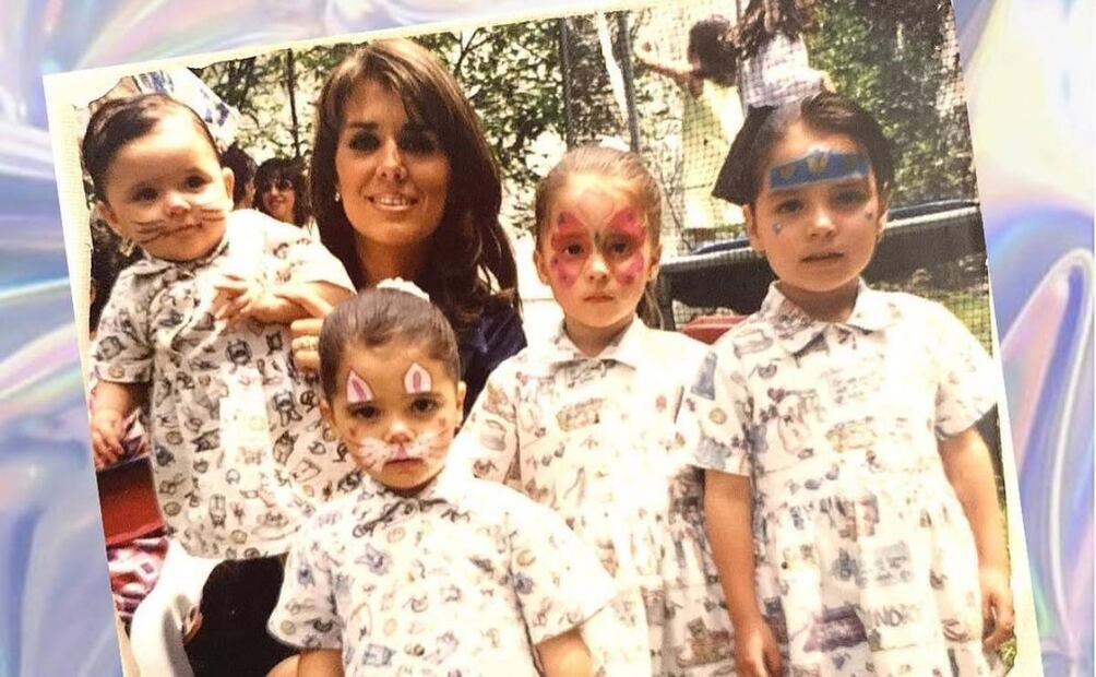Majo Aguilar junto a su mamá y sus hermanas / Foto: Instagram @majo_aguilarfans