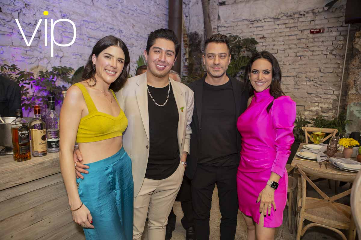 Andrea Anaya y Daniel Sosa con Ari y Arlett Borovoy. (Fotos: Esteban Torreblanca)