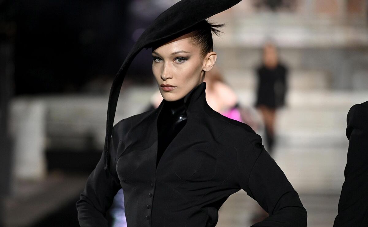 Bella Hadid y sus carísimos pantalones 'sex' con los que jugó en la nieve