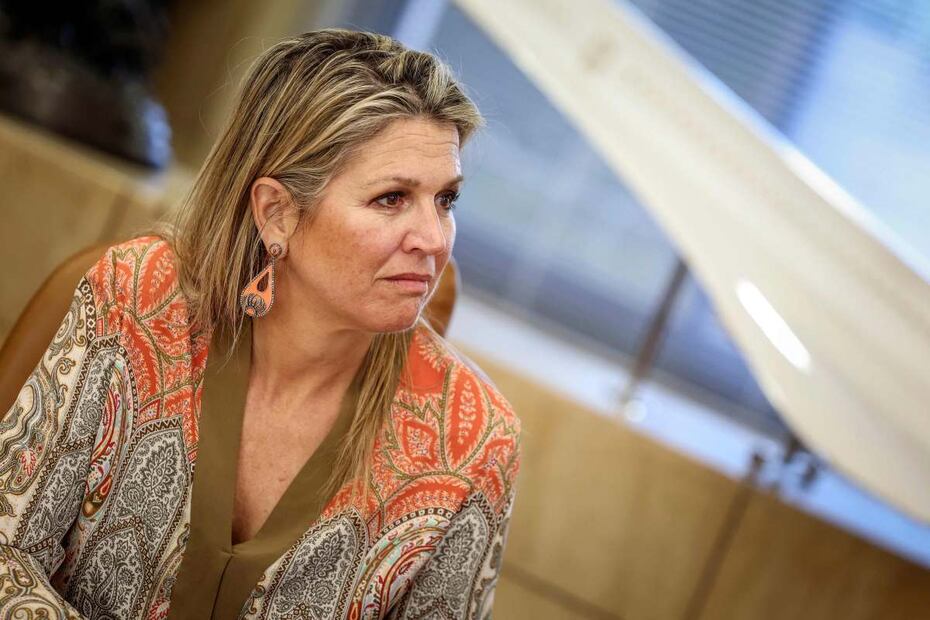 Critican a Máxima de Holanda por huir del peine
