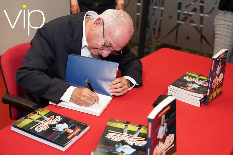 Pepe Maiz agradece a Alfredo Harp Helú y presenta su biografía