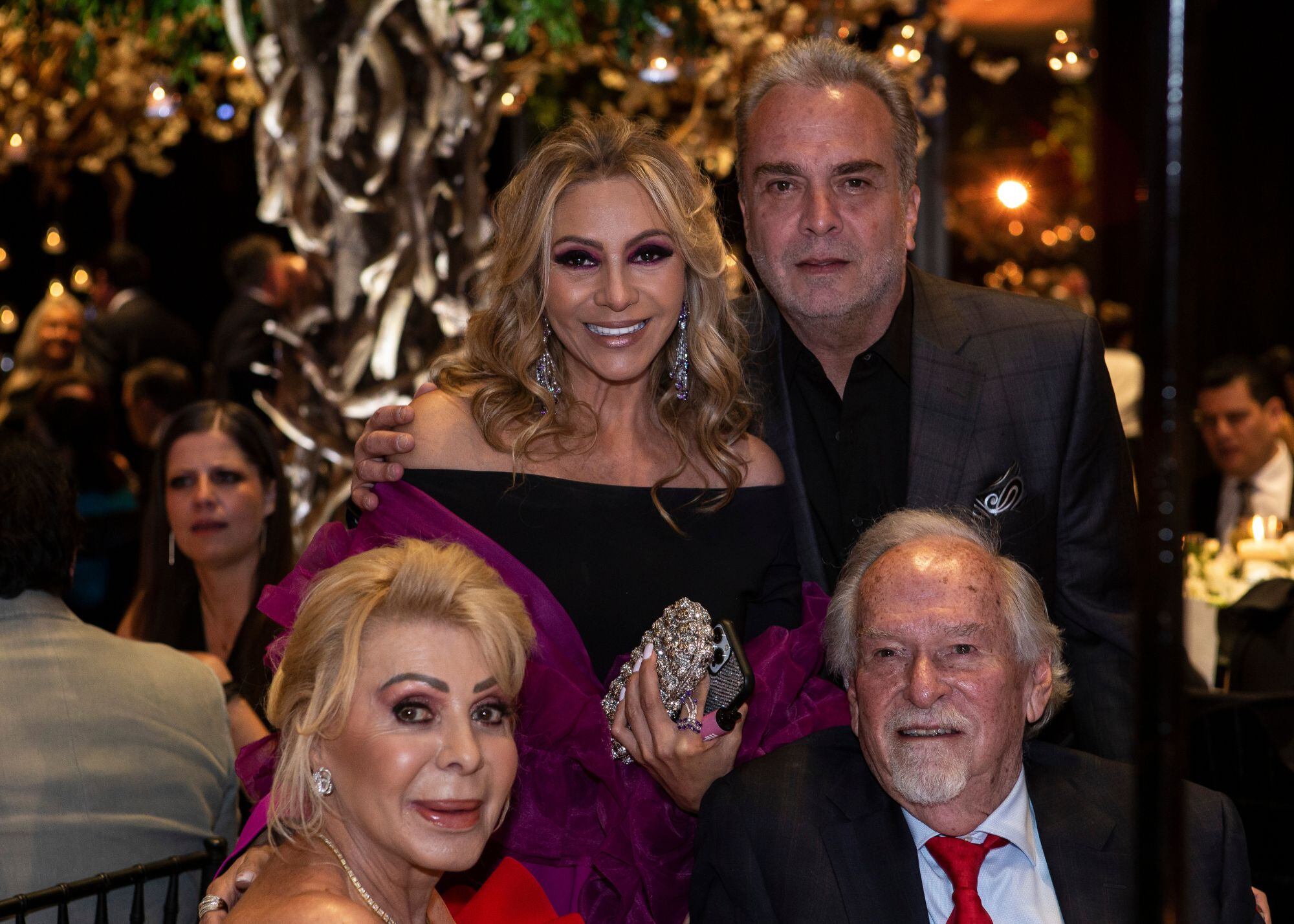 Daniela Castro y Gustavo Díaz Ordaz Jr. con Eugenia Castañón y Gustavo Díaz Ordaz. (Foto: Esteban Torreblanca)