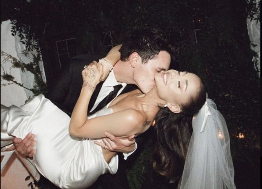 Instagram @arianagrande