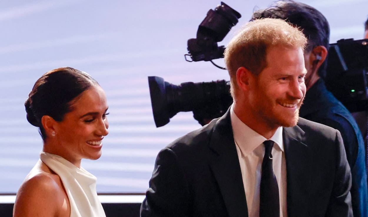 El príncipe Harry junto a Meghan Markle en los ESPY Awards 2024 / Foto: AFP