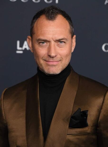 ¿Jude Law con bigotes? El actor le da un giro a su imagen 