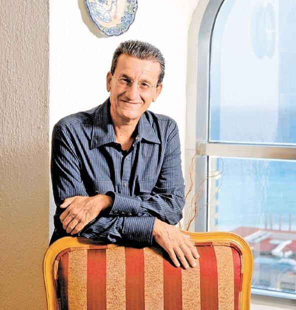 Esta es la vida del periodista Rafael Loret de Mola Vadillo