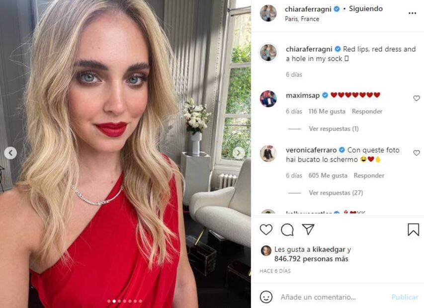 Chiara Ferragni deja al descubierto su calcetín con hoyo en sesión de fotos