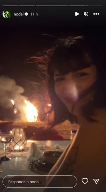 La cena en la playa de Cazzu y Nodal / Instagram