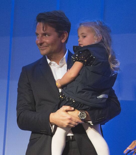 Por primera vez, Bradley Cooper aparece con su hija Lea, también de Irina Shayk