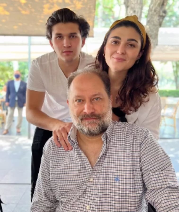 Eduardo Solorzano Caraza con sus hijos Lalo y Josefa / Foto: Instagram